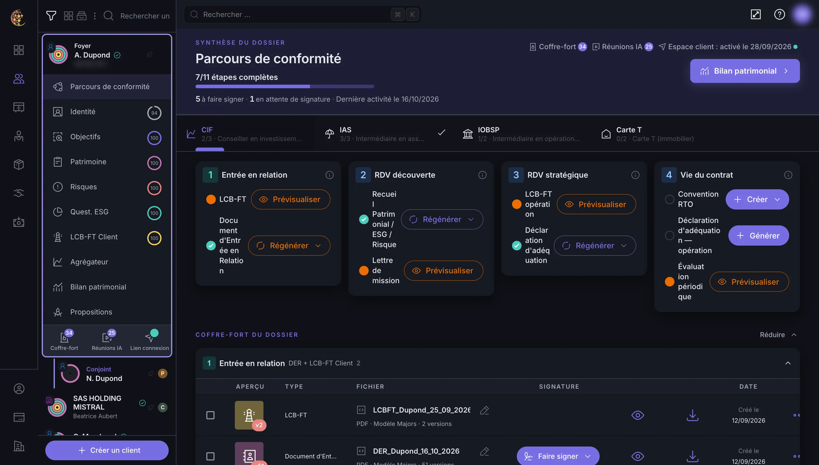 Une fiche client en mode sombre