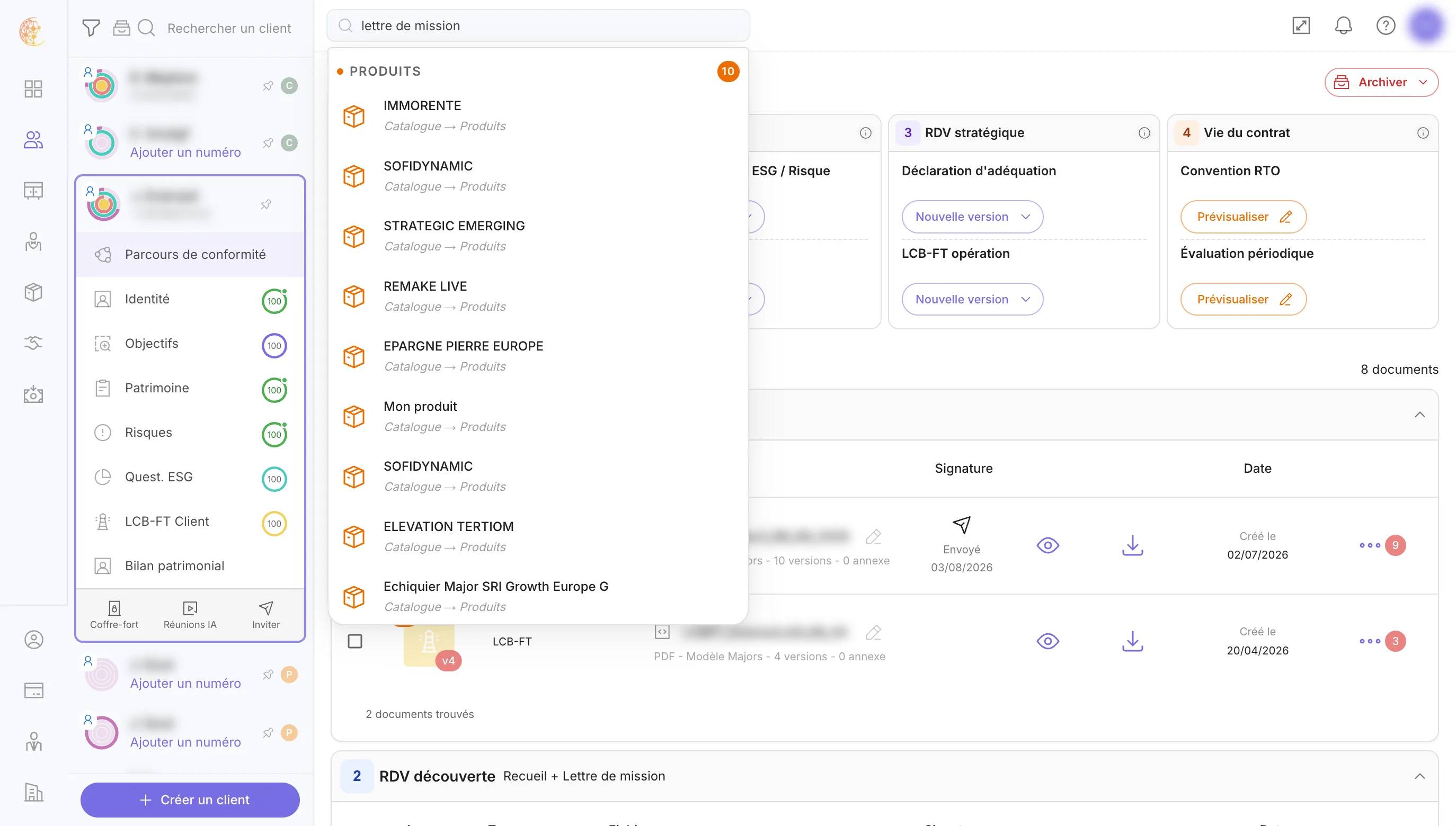Les résultats de recherche groupés par type : produits, clients, pages